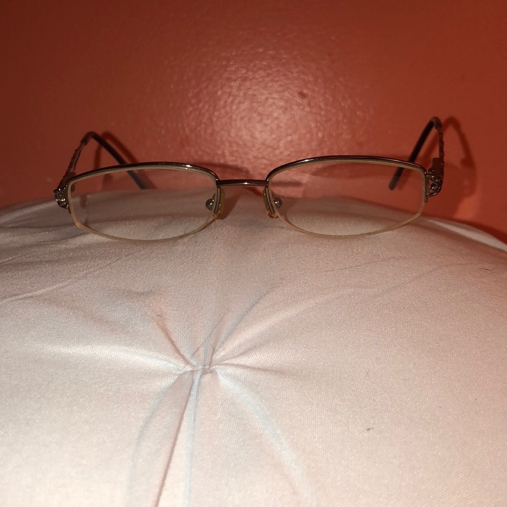 Glasses - Picture 3 of 4